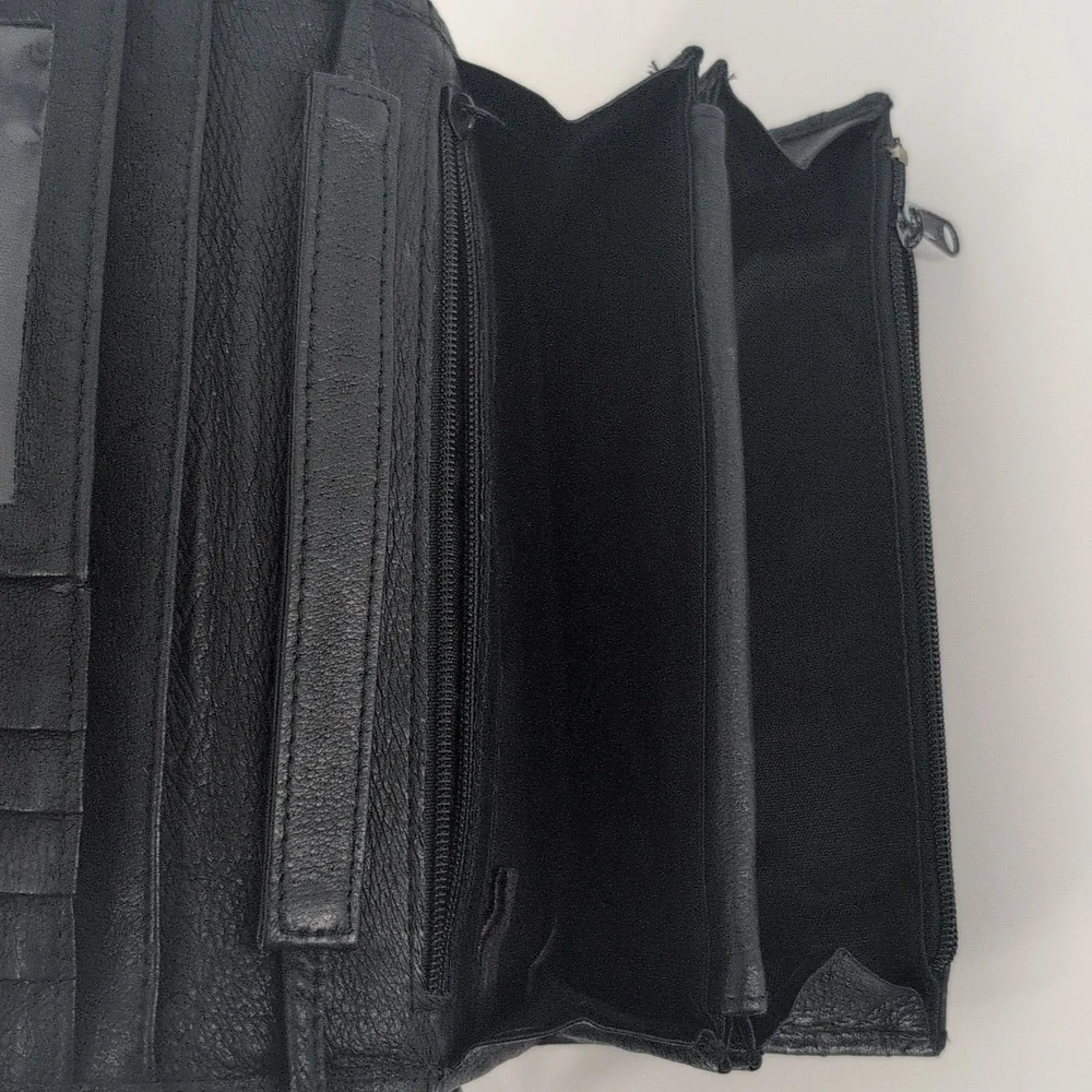Wilson's Leather Crossbody Wallet Great Condition !
